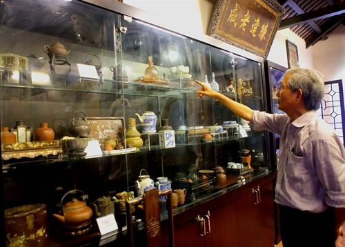 Nơi trưng bày cổ vật trong sinh hoạt truyền thống của người Việt thế kỷ 19-20.