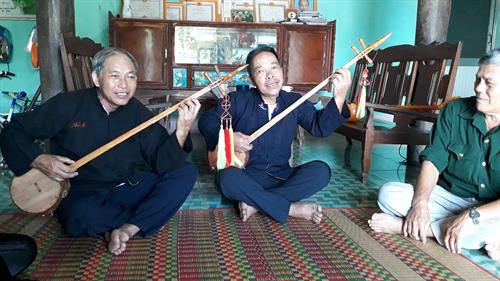 Buổi sinh hoạt câu lạc bộ đàn tính hát then ấp Sóc Nê, xã Tân Tiến, huyện Bù Đốp, tỉnh Bình Phước Ảnh: K GỬIH -TTXVN Buổi sinh hoạt câu lạc bộ đàn tính hát then ấp Sóc Nê, xã Tân Tiến, huyện Bù Đốp, tỉnh Bình Phước Ảnh: K GỬIH -TTXVN