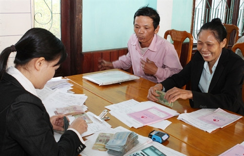 Sử dụng vốn vay có hiệu quả, đến kỳ trả lãi, trả nợ, bà con luôn có ý hoàn trả đúng hạn cho Nhà nước và tham gia cả gửi tiền tiết kiệm giúp những hộ còn đang khó khăn hơn mình khi cần