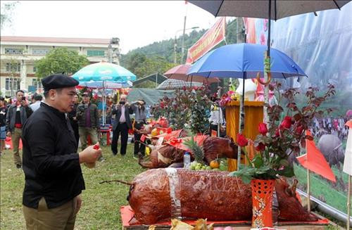Đặc sắc lễ hội xuống đồng của người Giáy ở Bát Xát ảnh 3 Đặc sắc lễ hội xuống đồng của người Giáy ở Bát Xát ảnh 3