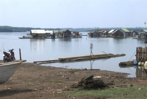 Hồ thủy điện Cần Đơn, huyện Bù Đốp - tiềm ẩn nguy cơ đuối nước cho trẻ em. Hồ thủy điện Cần Đơn, huyện Bù Đốp - tiềm ẩn nguy cơ đuối nước cho trẻ em.