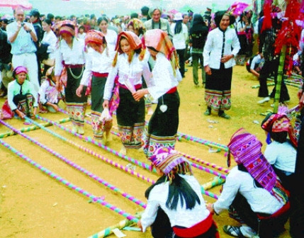 Lễ hội cầu mùa của người Xinh Mun là một hình thức sinh hoạt văn hóa tập thể vun đắp tình đoàn kết cộng đồng