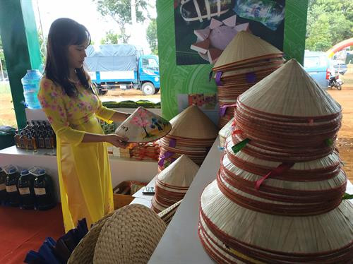 Một số hình ảnh về Gian hàng trưng bày của thành phố Hà Nội tại Hội chợ nông nghiệp và sản phẩm OCOP khu vực Tây Nguyên tại Đắk Lắk năm 2019.