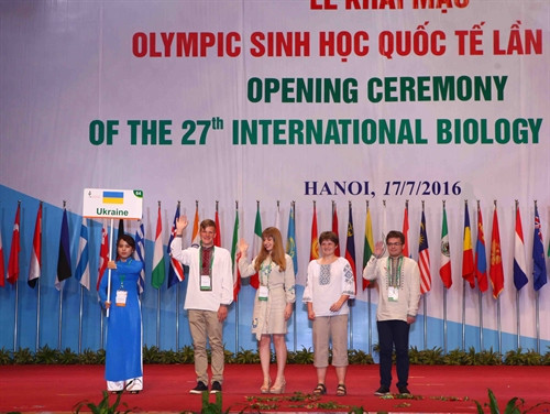 Phần giới thiệu của đoàn học sinh Ukraina tại Lễ khai mạc. Ảnh: Quý Trung – TTXVN