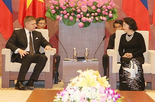 Chiều 18/7/2016, tại Nhà Quốc hội, Thủ tướng Cộng hòa Slovakia H.E. Robert Fico đã có cuộc hội kiến với Chủ tịch Quốc hội Nguyễn Thị Kim Ngân, trong chuyến thăm chính thức tại Việt Nam. Ảnh: Trọng Đức - TTXVN Chiều 18/7/2016, tại Nhà Quốc hội, Thủ tướng Cộng hòa Slovakia H.E. Robert Fico đã có cuộc hội kiến với Chủ tịch Quốc hội Nguyễn Thị Kim Ngân, trong chuyến thăm chính thức tại Việt Nam. Ảnh: Trọng Đức - TTXVN