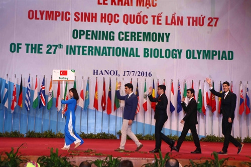 Đoàn học sinh Thổ Nhĩ Kỳ tại Lễ khai mạc. Ảnh: Quý Trung – TTXVN