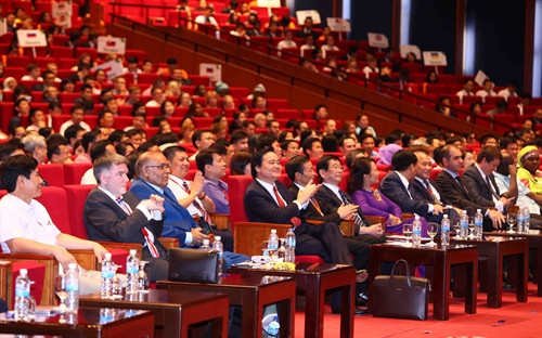 Các đại biểu tham dự lễ khai mạc. Ảnh: Quý Trung – TTXVN