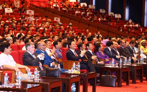 Các đại biểu tham dự lễ khai mạc. Ảnh: Quý Trung – TTXVN