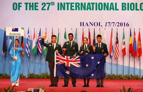 Đoàn học sinh Australia tại Lễ khai mạc. Ảnh: Quý Trung – TTXVN