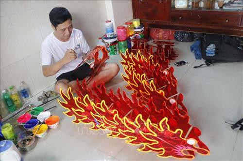Nghề sản xuất lồng đèn truyền thống Phú Bình ảnh 7 Nghề sản xuất lồng đèn truyền thống Phú Bình ảnh 7