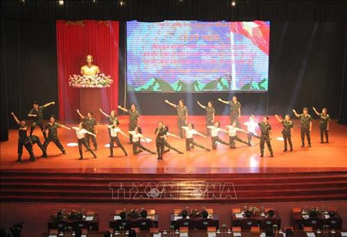 Văn nghệ chào mừng buổi lễ kỷ niệm. Ảnh: Nguyễn Cường - TTXVN Văn nghệ chào mừng buổi lễ kỷ niệm. Ảnh: Nguyễn Cường - TTXVN