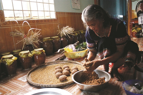Làm men rượu cần