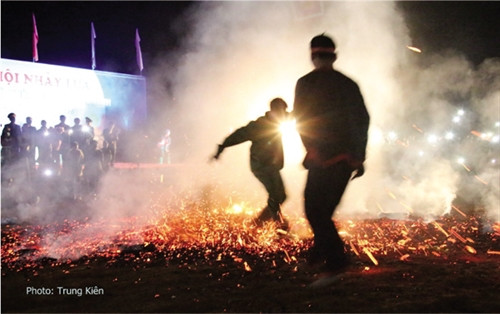 Lễ hội nhảy lửa của người Pà Thẻn ảnh 1 Lễ hội nhảy lửa của người Pà Thẻn ảnh 1