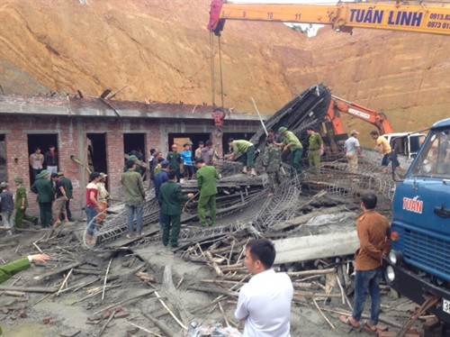 Hiện trường vụ sập giàn giáo. Ảnh: Công Tường- TTXVN Hiện trường vụ sập giàn giáo. Ảnh: Công Tường- TTXVN