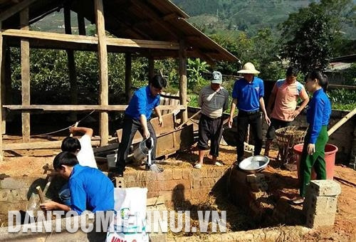 Được tạo điều kiện vay vốn ưu đãi, anh Hồ Hữu Thức ở huyện Tân Uyên xây dựng mô hình trang trại nghỉ dưỡng hiệu quả, đem lại thu nhập cao. Ảnh: Việt Hoàng Hướng dẫn kỹ thuật ủ nấm cho đồng bào dân tộc sinh sống ở huyện Tân Uyên (Lai Châu). Ảnh: Việt Hoàng Được tạo điều kiện vay vốn ưu đãi, anh Hồ Hữu Thức ở huyện Tân Uyên xây dựng mô hình trang trại nghỉ dưỡng hiệu quả, đem lại thu nhập cao. Ảnh: Việt Hoàng Hướng dẫn kỹ thuật ủ nấm cho đồng bào dân tộc sinh sống ở huyện Tân Uyên (Lai Châu). Ảnh: Việt Hoàng