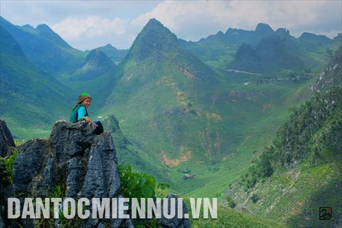 Tác phẩm "Nhà con ở dưới đó". Ảnh: NSNA Trần Cao Bảo Long