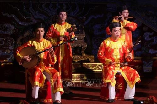 Hòa tấu tiểu nhạc. Ảnh: Nhật Anh - TTXVN