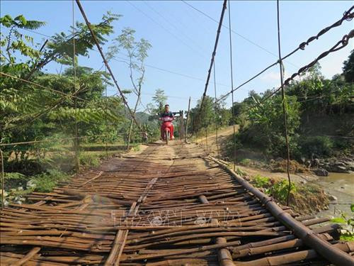 Cầu treo dân sinh tại xã Chiềng Khoong, huyện Sông Mã, đã bị xuống cấp. Ảnh: Hữu Quyết – TTXVN Cầu treo dân sinh tại xã Chiềng Khoong, huyện Sông Mã, đã bị xuống cấp. Ảnh: Hữu Quyết – TTXVN