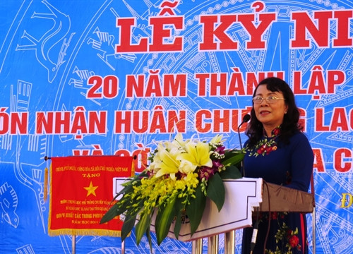 Thứ trưởng Bộ Giáo dục và Đào tạo Nguyễn Thị Nghĩa phát biểu tại buổi lễ. Ảnh: Võ Dung-TTXVN Thứ trưởng Bộ Giáo dục và Đào tạo Nguyễn Thị Nghĩa phát biểu tại buổi lễ. Ảnh: Võ Dung-TTXVN