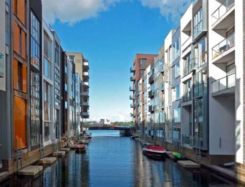 Nhà nghỉ bên bờ hồ Copenhagen. Ảnh: Payton Chang/Wikipedia/CC BY 2.0