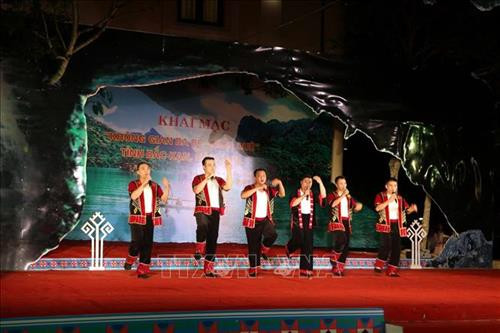 Chương trình văn nghệ. Ảnh: Đức Hiếu-TTXVN Chương trình văn nghệ. Ảnh: Đức Hiếu-TTXVN