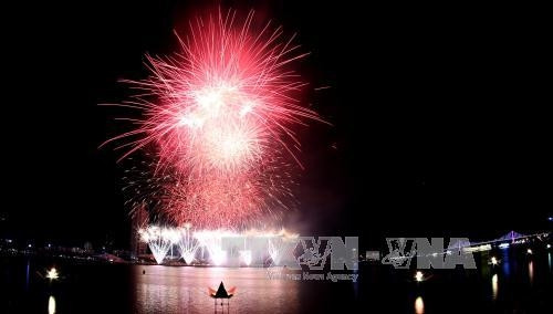 Màn trình diễn pháo hoa của đội Italy. Ảnh: Trần Lê Lâm – TTXVN Màn trình diễn pháo hoa của đội Italy. Ảnh: Trần Lê Lâm – TTXVN Màn trình diễn pháo hoa của đội Australia. Ảnh: Trần Lê Lâm – TTXVN