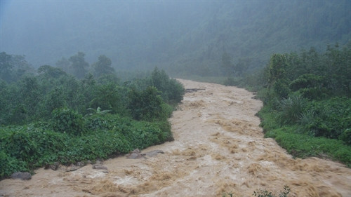 Mưa lớn gây lũ lụt nghiêm trong nhiều khu vực ở Quảng Bình. Ảnh: Đức Thọ- TTXVN Mưa lớn gây lũ lụt nghiêm trong nhiều khu vực ở Quảng Bình. Ảnh: Đức Thọ- TTXVN
