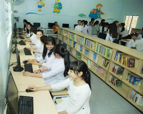 Một công trình thư viện khanh trang, đẩy đủ thiết bị học tập do Câu lạc bộ Open Arms hỗ trợ