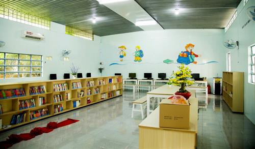 Một công trình thư viện khanh trang, đẩy đủ thiết bị học tập do Câu lạc bộ Open Arms hỗ trợ