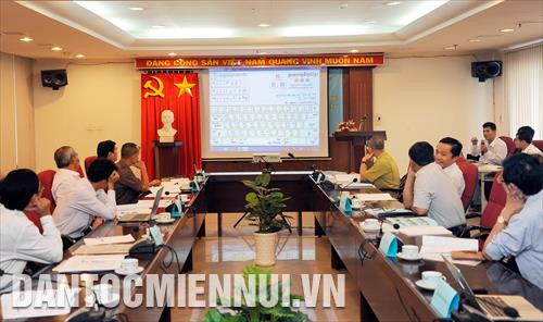 Các chuyên gia giới thiệu, trình diễn các loại bộ gõ và font chữ Khmer trước và sau Khmer Unicode