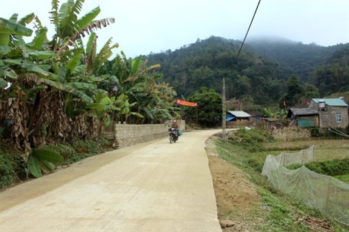 Đường trung tâm xã Minh Tâm (Nguyên Bình) được bê tông khang trang, sạch đẹp. Đường trung tâm xã Minh Tâm (Nguyên Bình) được bê tông khang trang, sạch đẹp.
