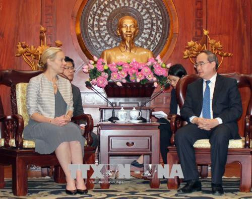 Bí thư Nguyễn Thiện Nhân tiếp Bộ trưởng Ngoại thương và Hợp tác phát triển Hà Lan. Ảnh: Xuân Khu – TTXVN