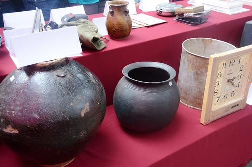 Một số hiện vật do các cá nhân hiến tặng Bảo tàng tỉnh Đắk Lắk. Ảnh: Hoài Thu- TTXVN Một số hiện vật do các cá nhân hiến tặng Bảo tàng tỉnh Đắk Lắk. Ảnh: Hoài Thu- TTXVN