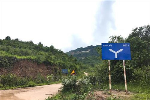 Biển chỉ dẫn đường lên cột mốc số 0. Ảnh: Xuân Tư -TTXVN Biển chỉ dẫn đường lên cột mốc số 0. Ảnh: Xuân Tư -TTXVN