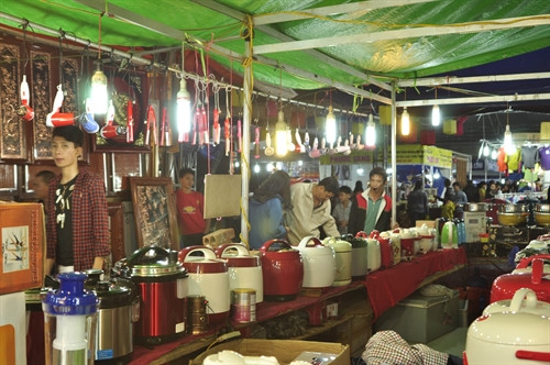 Các mặt hàng tiêu dùng được trưng bày tại Hội chợ Các mặt hàng tiêu dùng được trưng bày tại Hội chợ