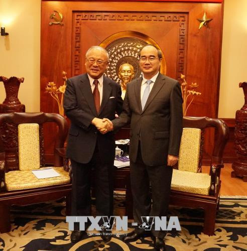 Đồng chí Nguyễn Thiện Nhân tiếp ôngTsutomu Takebe. Ảnh: Thu Hoài – TTXVN