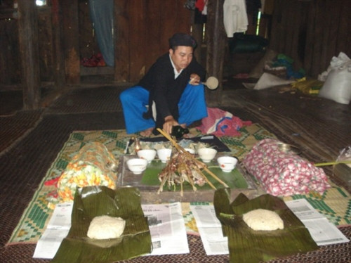 Một nghi thức cúng chín trong Lễ cúng sức khỏe của dân tộc Lô Lô đen Bảo Lạc. Một nghi thức cúng chín trong Lễ cúng sức khỏe của dân tộc Lô Lô đen Bảo Lạc.