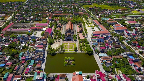 Nhà thờ đá Phát Diệm nhìn từ trên cao. Nhà thờ đá Phát Diệm nhìn từ trên cao.