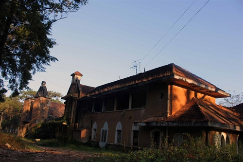 Nhà nguyện dòng Franciscaines Đà Lạt. Nhà nguyện dòng Franciscaines Đà Lạt.