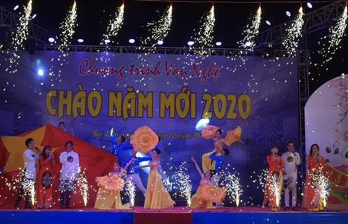 Tiết mục văn nghệ chào mừng năm mới 2020 tại tỉnh Bạc Liêu. Ảnh: Nhật Bình - TTXVN