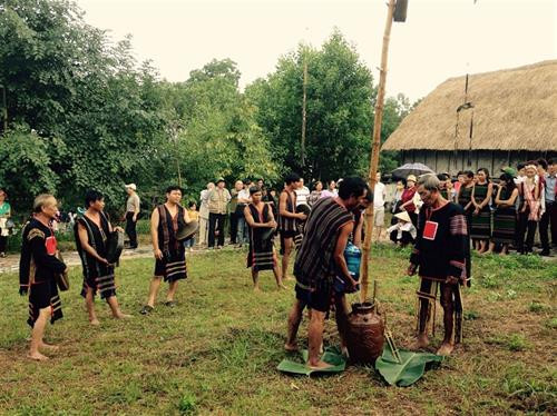 Đây là trò chơi độc đáo của người M'nông. Ảnh: internet Đây là trò chơi độc đáo của người M'nông. Ảnh: internet