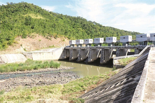 Công trình thủy lợi thuộc dự án tưới Phan Rí - Phan Thiết vừa được đưa vào sử dụng, cung cấp nước cho hàng ngàn héc ta đất sản xuất nông nghiệp ở huyện Bắc Bình. Công trình thủy lợi thuộc dự án tưới Phan Rí - Phan Thiết vừa được đưa vào sử dụng, cung cấp nước cho hàng ngàn héc ta đất sản xuất nông nghiệp ở huyện Bắc Bình.