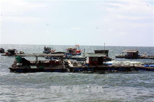 Huyện Kiên Lương (Kiên Giang) đẩy mạnh phát triển kinh tế biển. Ảnh: Lê Sen - TTXVN Huyện Kiên Lương (Kiên Giang) đẩy mạnh phát triển kinh tế biển. Ảnh: Lê Sen - TTXVN