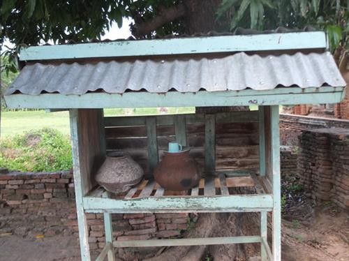 Ở nông thôn, bình nước thường được dựng nhà cho ở