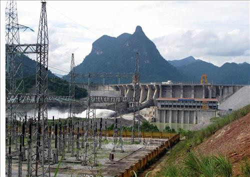 Nhà máy thủy điện Tuyên Quang. Ảnh: Quang Đán - TTXVN Nhà máy thủy điện Tuyên Quang. Ảnh: Quang Đán - TTXVN