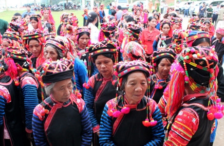 Vẻ đẹp dung dị của người Hà Nhì, xã Mù Cả, huyện Mường Tè (Lai Châu) trong trang phục truyền thống của dân tộc mình. Vẻ đẹp dung dị của người Hà Nhì, xã Mù Cả, huyện Mường Tè (Lai Châu) trong trang phục truyền thống của dân tộc mình.