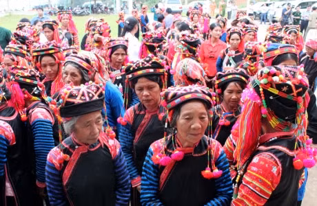 Vẻ đẹp dung dị của người Hà Nhì, xã Mù Cả, huyện Mường Tè (Lai Châu) trong trang phục truyền thống của dân tộc mình.
