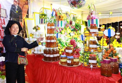 Gian trưng bày sản phẩm đặc trưng tại Hội chợ. Ảnh: Đồng Thúy - TTXVN Gian trưng bày sản phẩm đặc trưng tại Hội chợ. Ảnh: Đồng Thúy - TTXVN