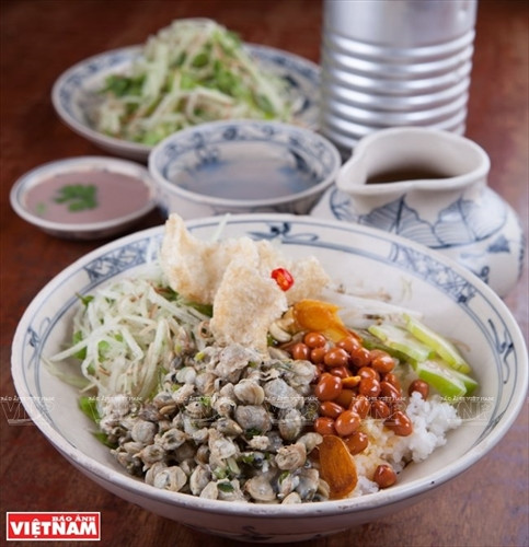 Cơm Hến không chỉ được xem như là một món ngon mà còn là vị thuốc dân gian bổ dưỡng Cơm Hến không chỉ được xem như là một món ngon mà còn là vị thuốc dân gian bổ dưỡng