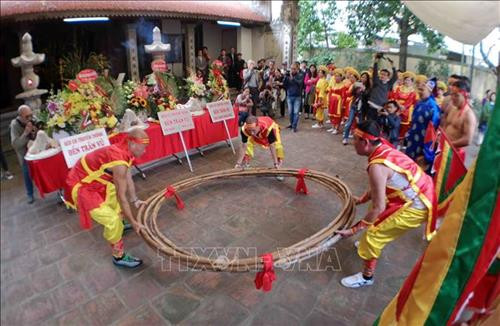 Nghi lễ “kéo co ngồi” đền Trấn Vũ ảnh 3 Nghi lễ “kéo co ngồi” đền Trấn Vũ ảnh 3